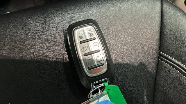 Used 2024 Chrysler Pacifica Touring-L FWD image 35