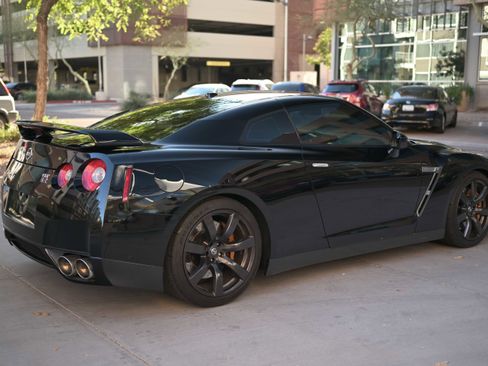 Used 2010 Nissan GT-R Premium image 9