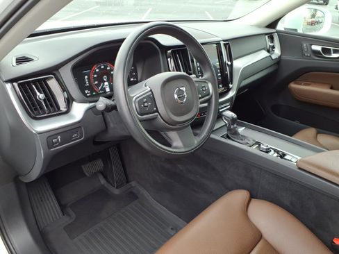 Used 2019 Volvo XC60 T5 Momentum w/ Premium Package image 21