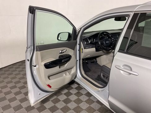 Used 2016 Kia Sedona EX FWD image 18
