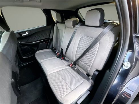 Used 2021 Ford Escape SE image 21