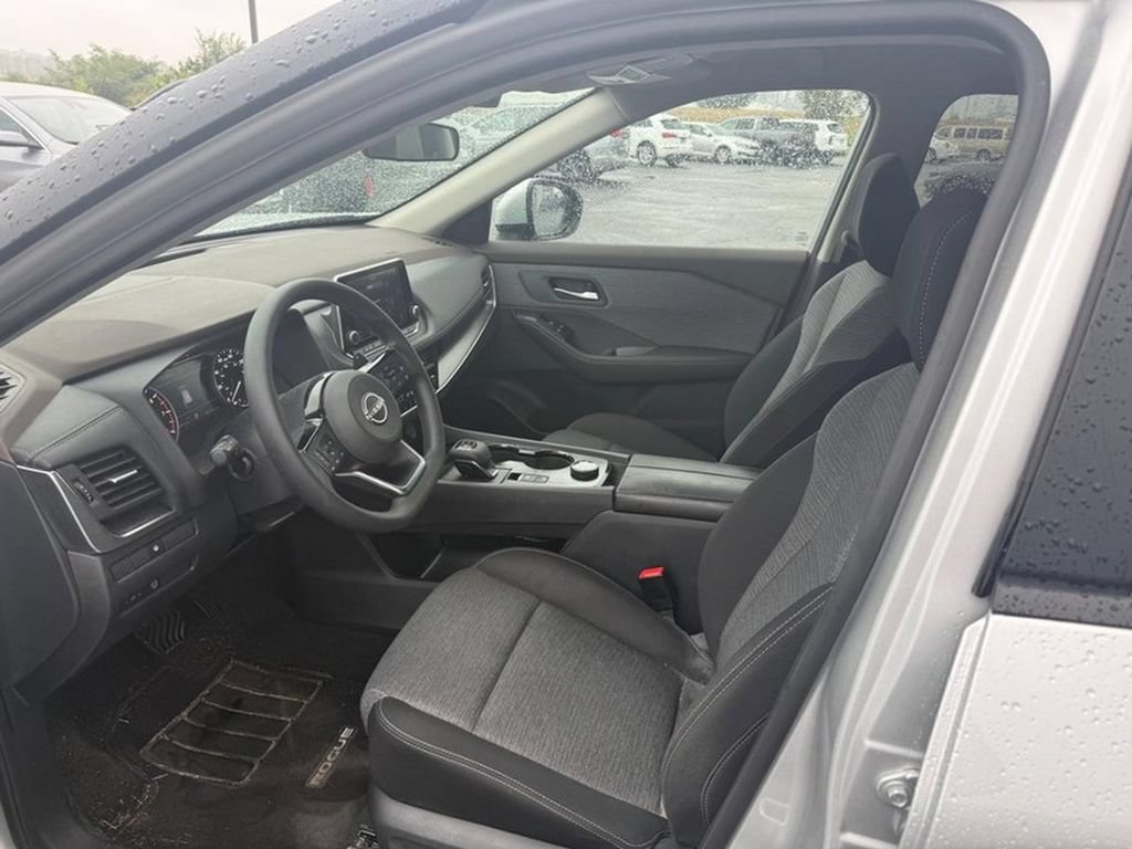 Used 2023 Nissan Rogue SV AWD/4WD image 2