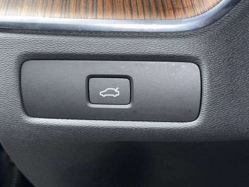 Used 2023 Volvo XC60 B5 Plus image 27