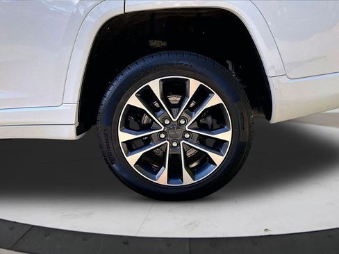 Certified 2023 Jeep Grand Cherokee L Overland AWD/4WD image 37