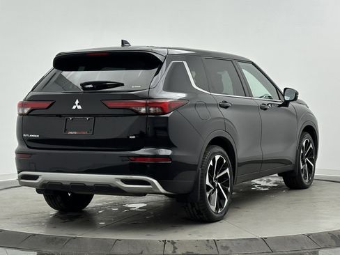 Used 2023 Mitsubishi Outlander SE image 11