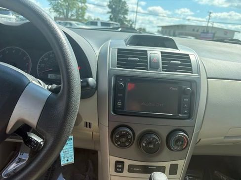 Used 2013 Toyota Corolla LE FWD image 12