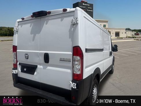 Used 2025 RAM ProMaster 2500 w/ Convenience Group FWD image 12