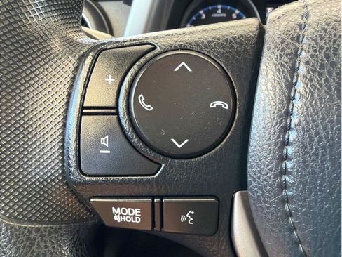 Used 2018 Toyota RAV4 LE FWD image 17