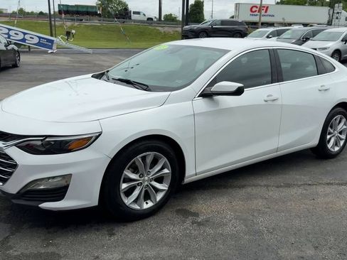 Used 2025 Chevrolet Malibu LT FWD image 3
