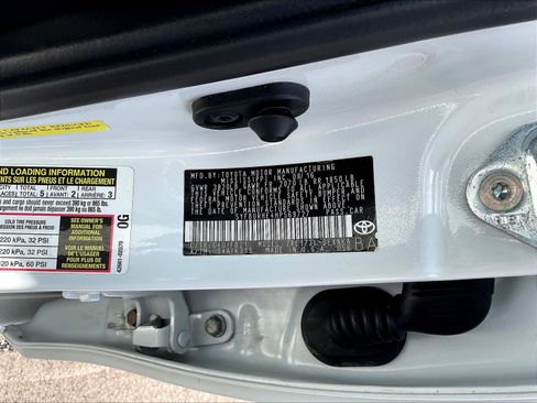 Used 2017 Toyota Corolla LE FWD image 19