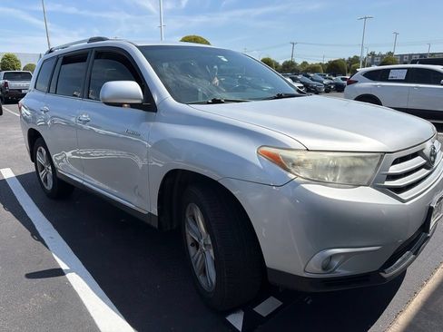 Used 2013 Toyota Highlander Limited FWD image 3