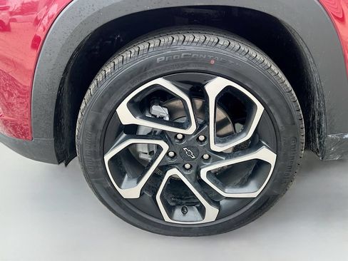 Used 2025 Chevrolet Trax RS w/ Driver Confidence Package FWD image 30