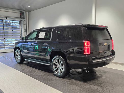 Used 2018 Chevrolet Suburban Premier image 3