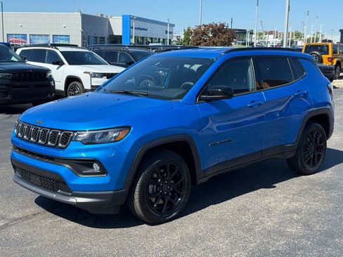Certified 2025 Jeep Compass Latitude w/ Altitude Special Edition AWD/4WD image 7