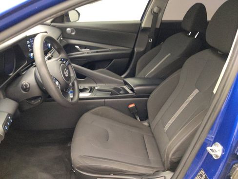 Used 2021 Hyundai Elantra SE FWD image 17