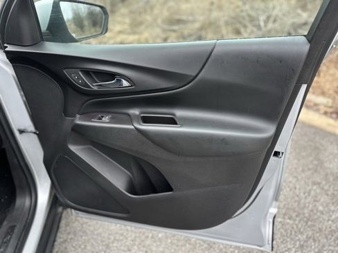Used 2018 Chevrolet Equinox LT image 17