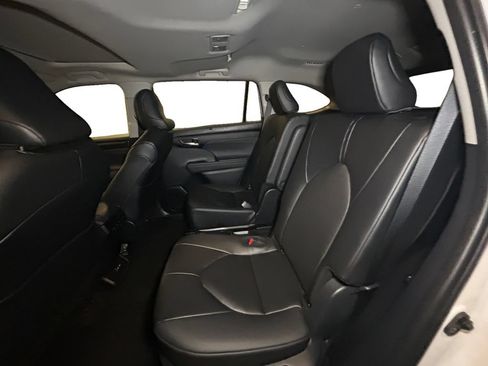 Used 2026 Toyota Highlander XLE AWD/4WD image 13
