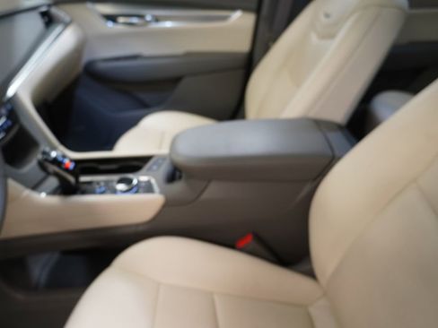 Used 2021 Cadillac XT5 Premium Luxury AWD/4WD image 7