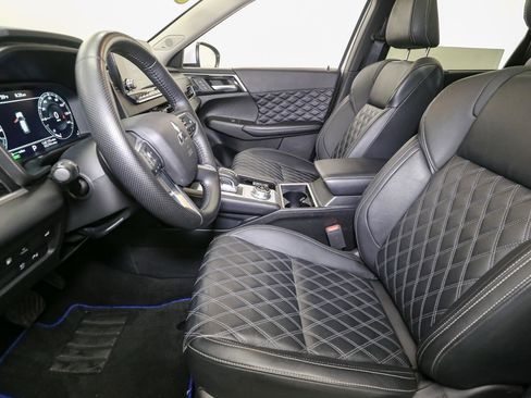 Used 2024 Mitsubishi Outlander 4WD Plug-In Hybrid image 47