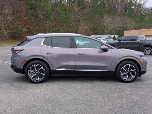 Used 2025 Chevrolet Equinox EV LT w/ Convenience Package image 10