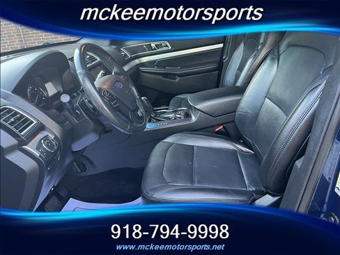 Used 2017 Ford Explorer XLT w/ Equipment Group 202A AWD/4WD image 12