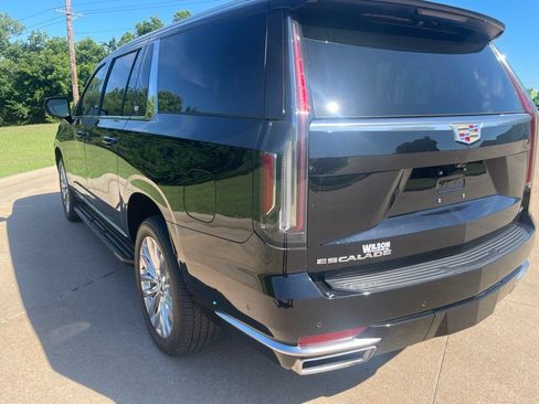 Used 2024 Cadillac Escalade ESV Premium Luxury AWD/4WD image 7