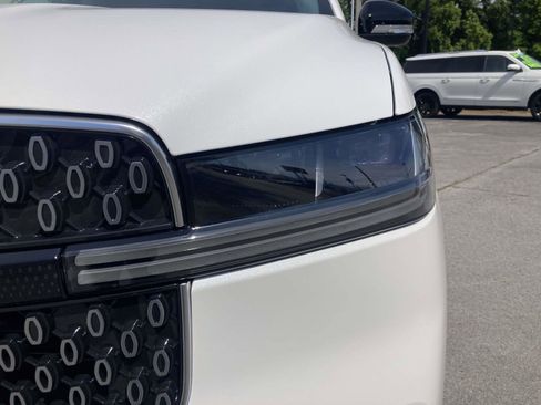New 2026 Lincoln Navigator L Premier AWD/4WD image 18