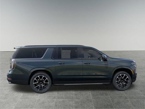 New 2026 Chevrolet Suburban RST w/ Comfort Package AWD/4WD image 5
