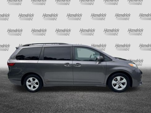 Used 2018 Toyota Sienna LE FWD image 11