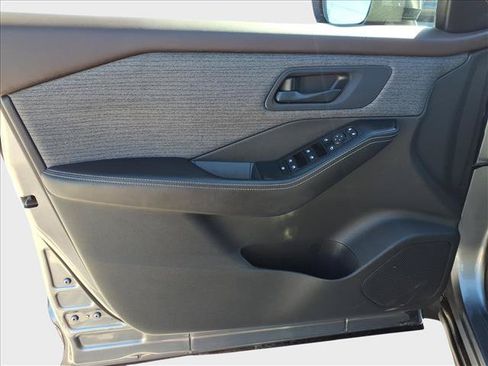 Used 2021 Nissan Rogue SV FWD image 14
