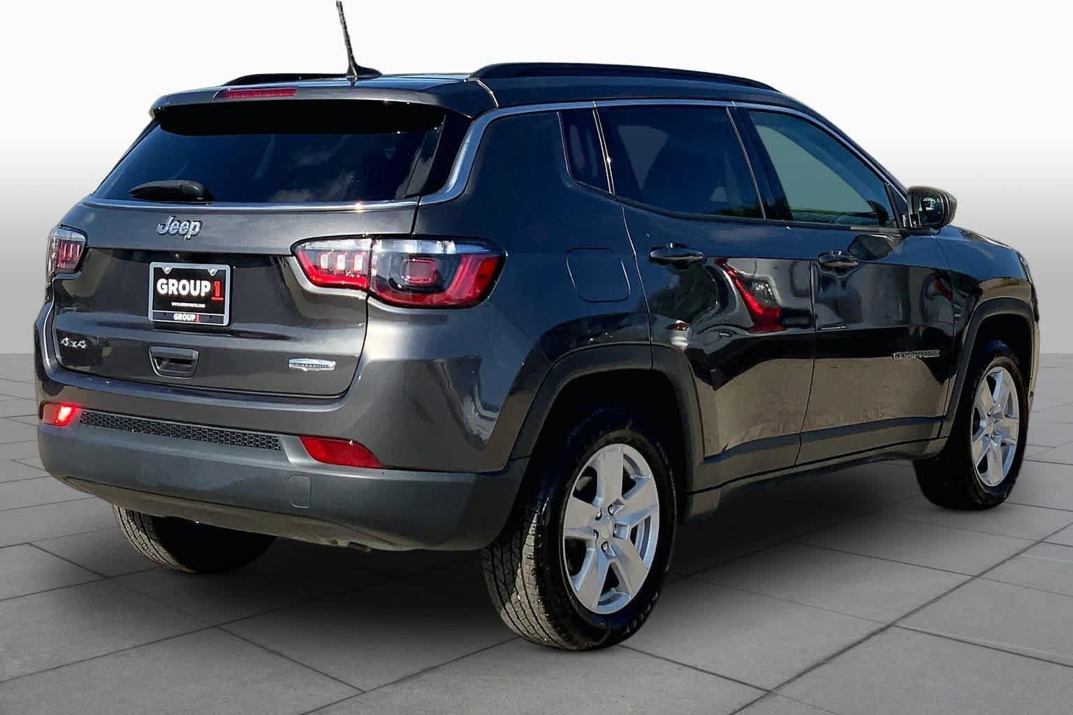 Used 2022 Jeep Compass Latitude w/ Sun and Sound Group AWD/4WD image 13