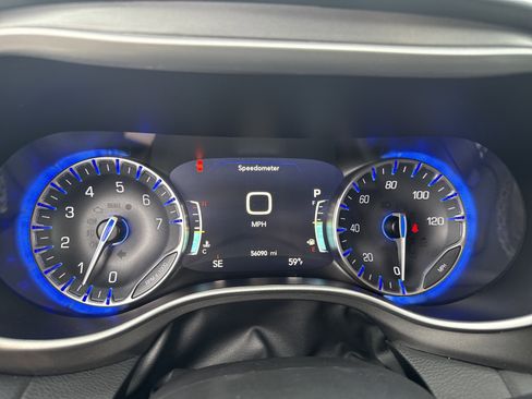 Used 2024 Chrysler Pacifica Touring-L image 15