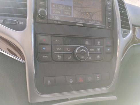 Used 2011 Jeep Grand Cherokee Limited w/ Luxury Group II image 20