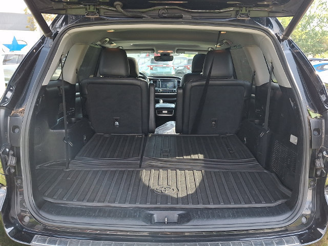 Used 2017 Toyota Highlander Limited AWD/4WD image 29