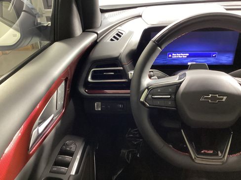 Used 2024 Chevrolet Traverse RS image 24