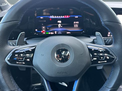 Used 2022 Volkswagen Golf R image 16