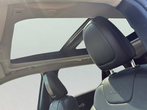 Used 2019 Jeep Cherokee Limited FWD image 24