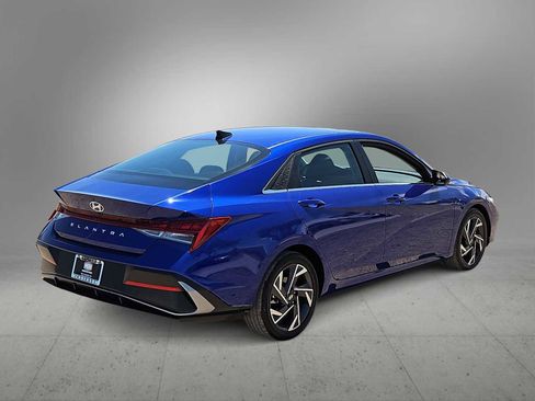 Certified 2025 Hyundai Elantra SEL FWD image 8