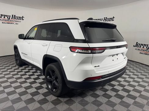 Used 2023 Jeep Grand Cherokee Limited w/ Black Appearance Package AWD/4WD image 9