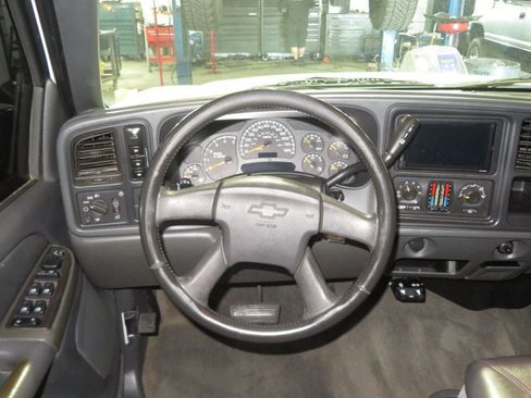 Used 2004 Chevrolet Silverado 2500 LS w/ Skid Plate Package AWD/4WD image 35