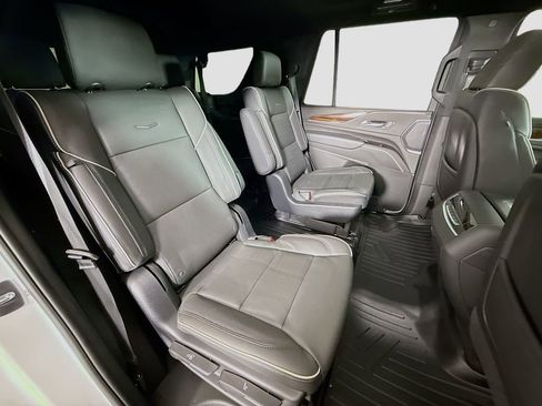 Used 2023 Cadillac Escalade Premium Luxury image 30