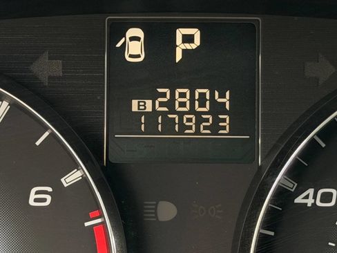 Used 2010 Subaru Outback 2.5i Premium AWD/4WD image 10