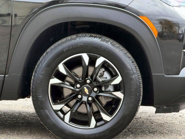 Used 2023 Chevrolet TrailBlazer LT w/ Convenience Package AWD/4WD image 9