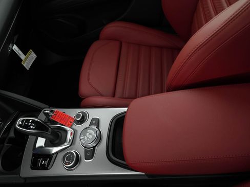 New 2025 Alfa Romeo Stelvio Sprint image 41
