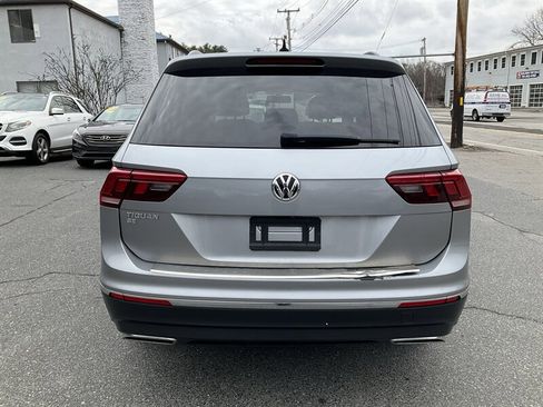 Used 2020 Volkswagen Tiguan SE w/ Panoramic Sunroof Package image 6