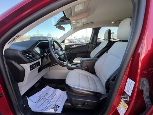 Used 2024 Ford Escape SE image 11