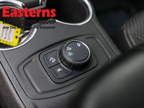 Used 2022 GMC Terrain SLE image 21