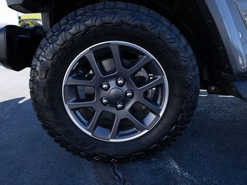 Used 2021 Jeep Gladiator Overland image 16