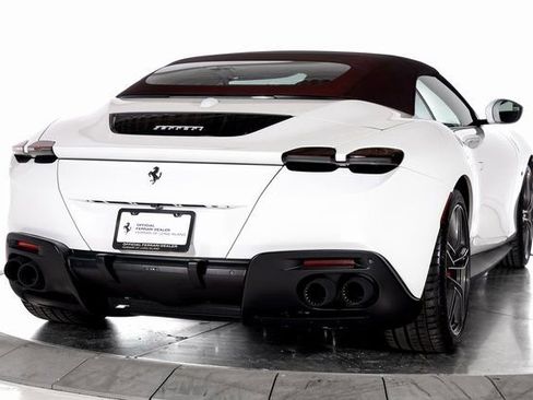 Certified 2025 Ferrari Roma Spider RWD image 11