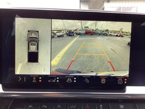 Used 2025 Chevrolet Silverado 1500 High Country image 17